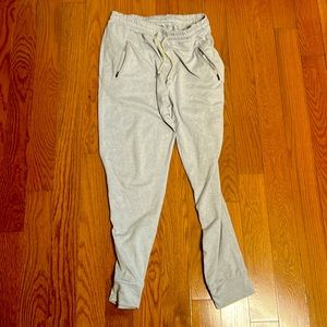 Vuori Ponto Performance Jogger DreamKnit Platinum Heather color Men’s M 32”-34”